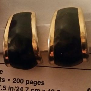 Vintage Black and Gold Clip On Earrings.